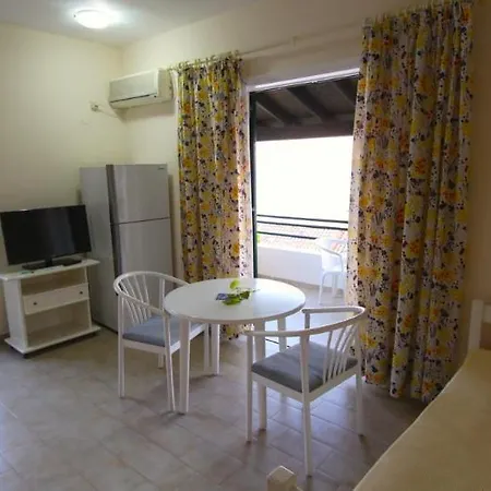 Menigos House * Άγιος Γόρδιος